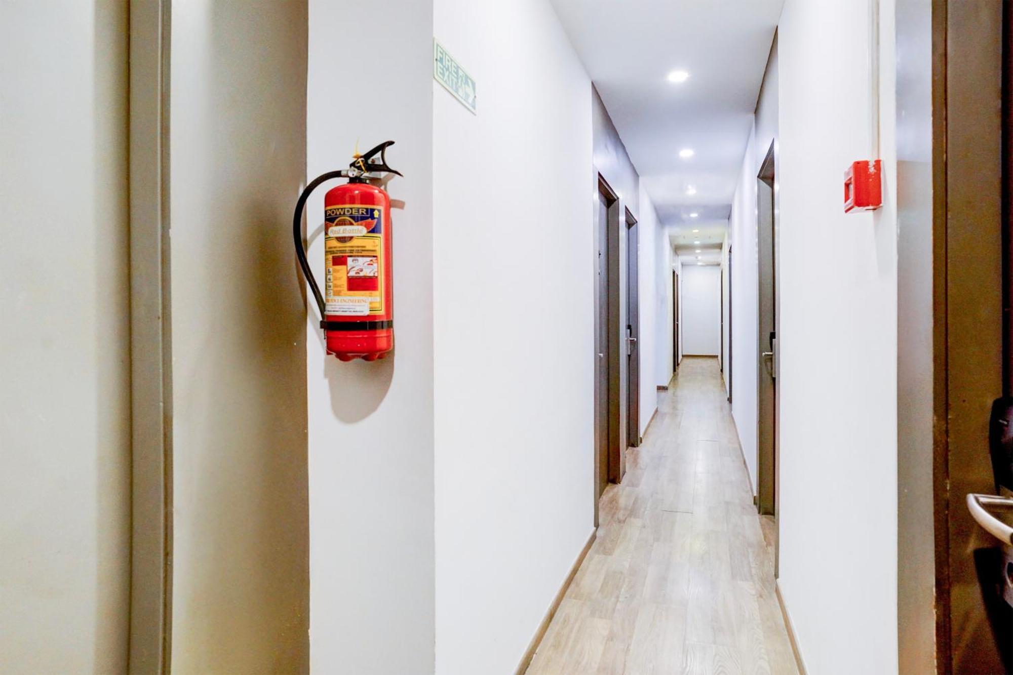 Townhouse Khar The Habitat 호텔 뭄바이 외부 사진